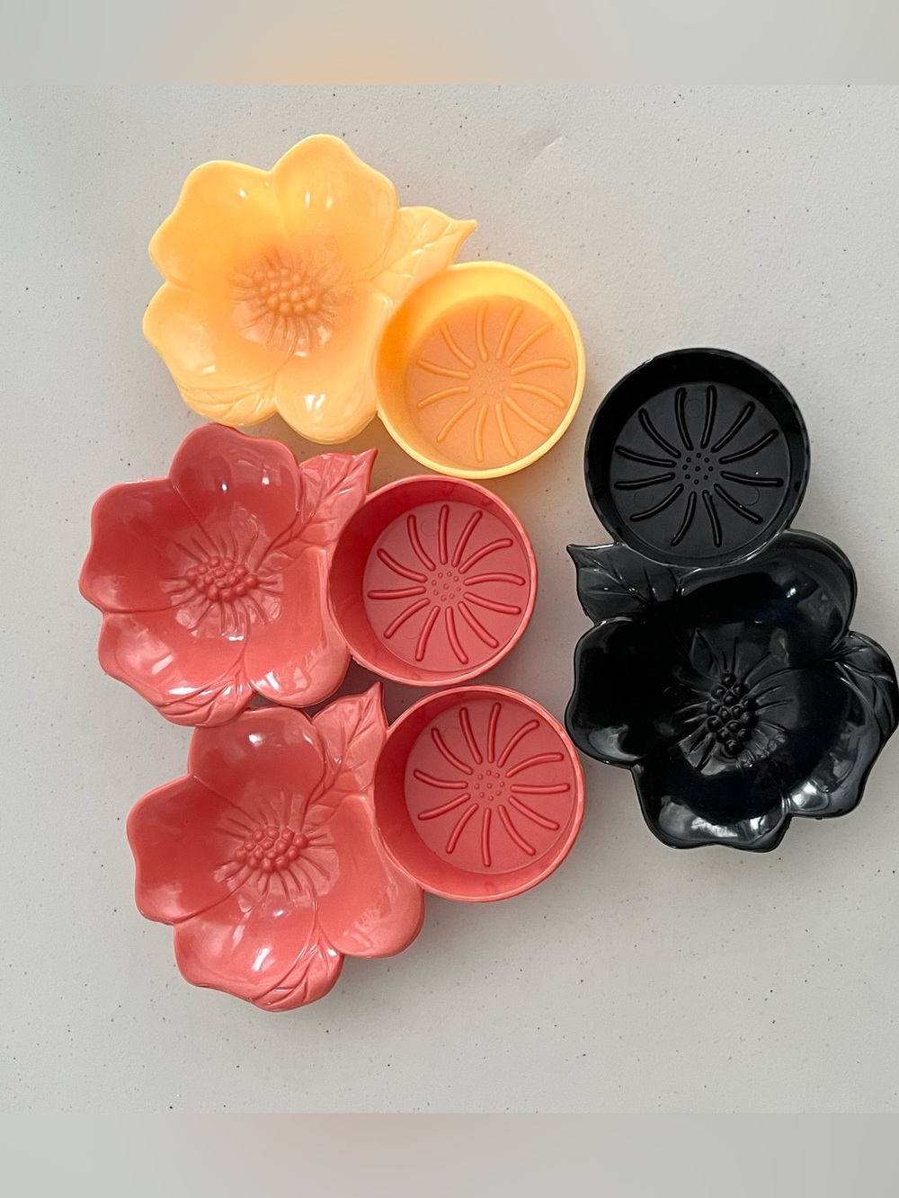 Vintage Hofmann Industries Hibiscus Flower Plastic Snack Dishes